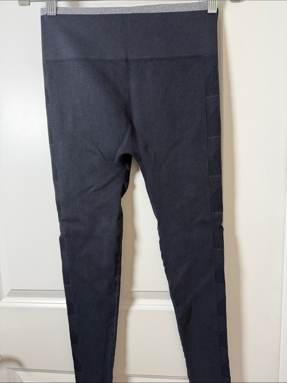 Seamless Black Textured Leggings